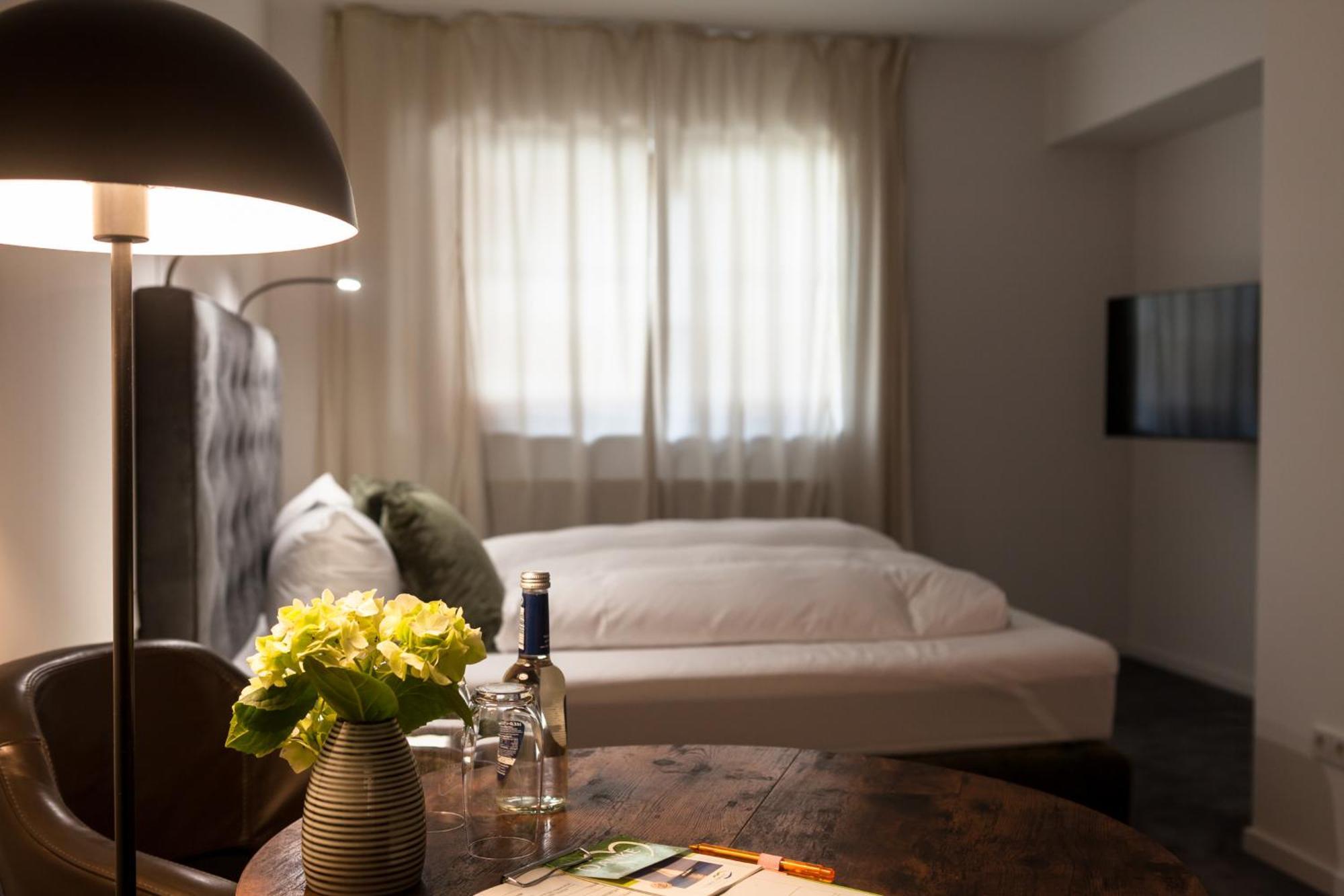 Hotel Zur Linde Dein Self Check In Michendorf Bagian luar foto