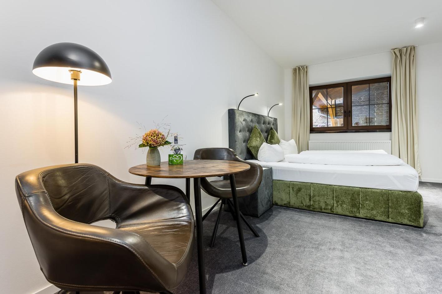 Hotel Zur Linde Dein Self Check In Michendorf Bagian luar foto